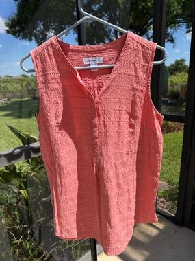 Liz Claiborne Coral Textured Sleeveless V-Neck Top